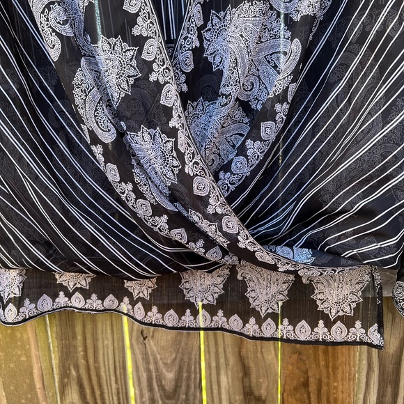 👗Chico’sElegant Black and white Women's Top - Picture 7 of 9